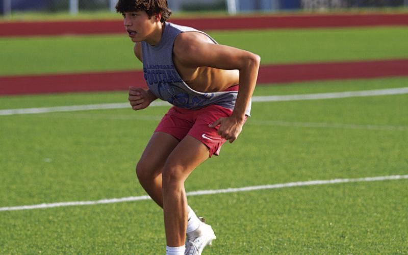 Rylan Chapa backpedals as he goes through defensive back drills. HUNTER KING | DISPATCH RECORD