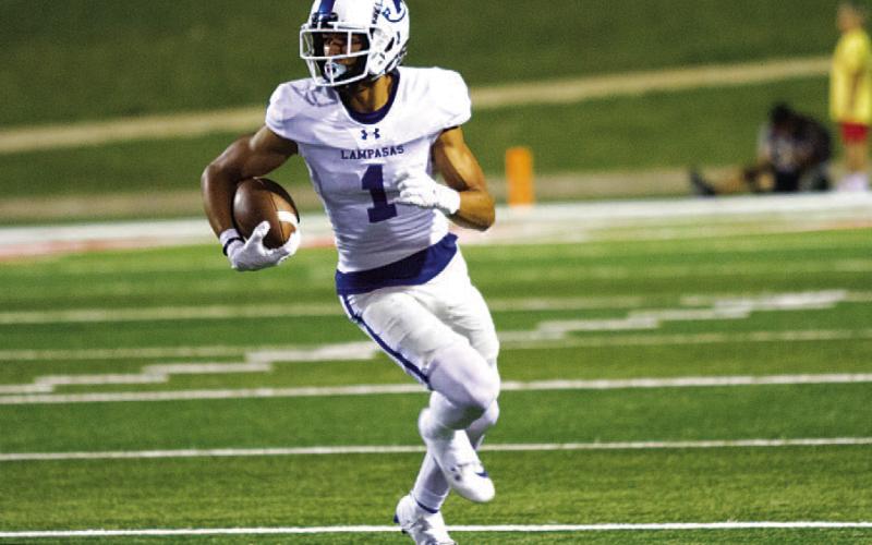 HUNTER KING | DISPATCH RECORD Ty Johnson runs around the edge during last Thursday’s contest.