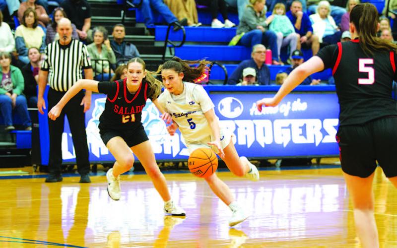 HUNTER KING | DISPATCH RECORD Chloe Thorp dribbles past a Salado defender and drives into the paint.
