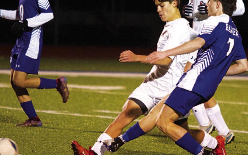 Cooper Pfaltzgraff makes a pass during Tuesday’s match against Harker Heights. HUNTER KING | DISPATCH RECORD