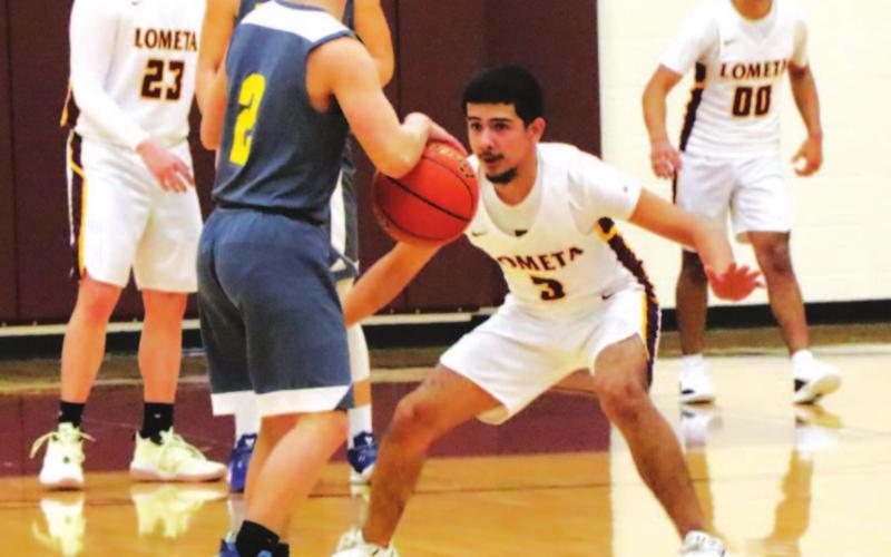Alonso Caso is squared up defensively on the Rochelle ball handler during the Hornets’ win last Friday. JESSICA MALDONADO | DISPATCH RECORD