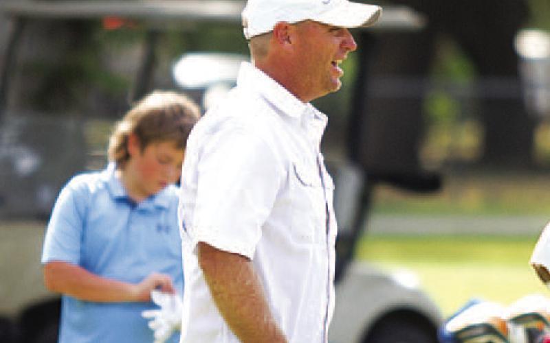 Justin Schulze coaches campers. HUNTER KING | DISPATCH RECORD