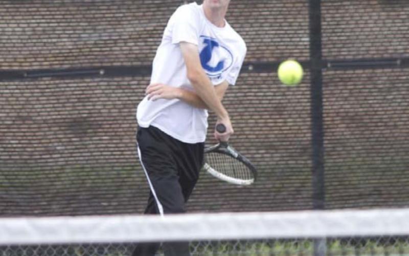 Travis Calk finishes on a serve during the win over Glen Rose. HUNTER KING | DISPATCH RECORD