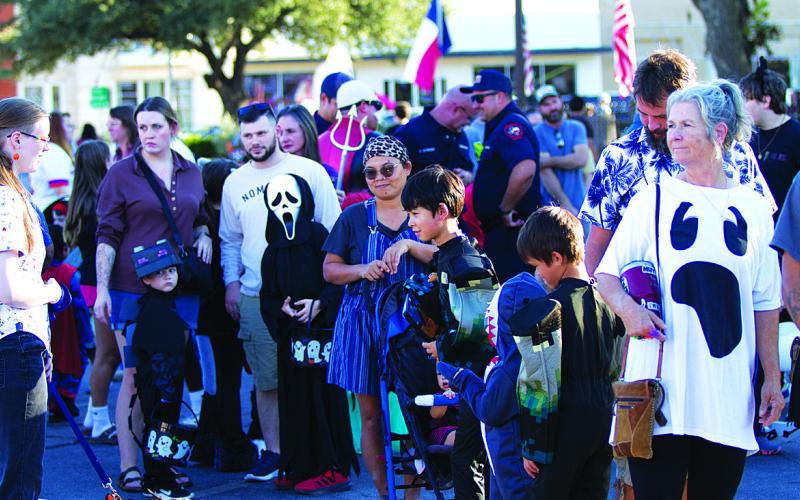 Hundreds of visitors gathered for Vision Lampasas’ annual Squared Silly event, which was moved to Sunday due to bad weather last Saturday afternoon. HUNTER KING | DISPATCH RECORD