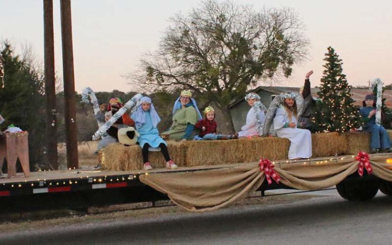 Members of Lometa’s First Baptist Church provide a depiction of Jesus’ birth, set on a hayride for the parade. Mason Hines | dispatch record
