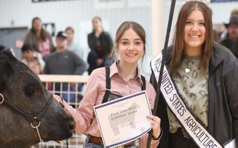 Colorado River Cattlewomen honored Jewel Groves as a firstgeneration beef exhibitor. She is pictured with the Miss United States Agriculture pageant representative. COURTESY PHOTO