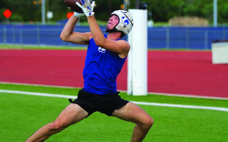 Shawn Roberts hauls in a touchdown during 7-on-7 against Jarrell. HUNTER KING | DISPATCH RECORD