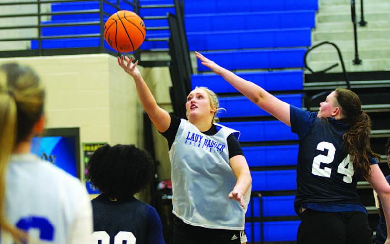 HUNTER KING | DISPATCH RECORD Keaton Owen lays the ball up for two points against Shoemaker.