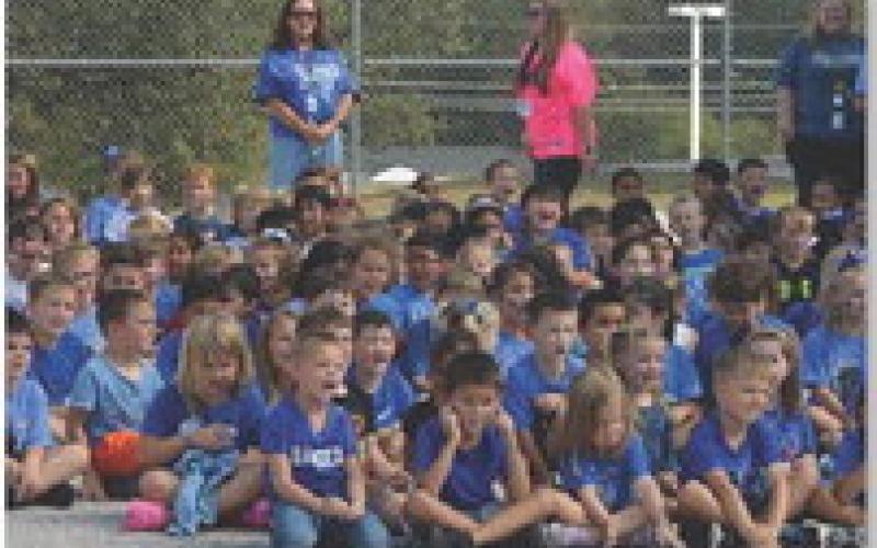 Hanna Springs students proudly proclaim “It’s a great day to be Badger!” during Friday’s fun. Erick Mitchell | Dispatch Record