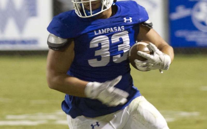 Josh Carter, after catching a quick out route pass from Dylan Sanchez, looks to get up field against Canyon Lake last Friday. HUNTER KING | DISPATCH RECORD