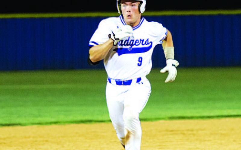 Corbin Kepler races to third base late in last Friday’s game. HUNTER KING | DISPATCH RECORD
