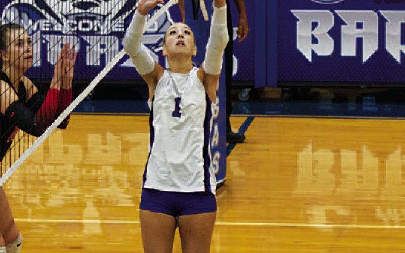 HUNTER KING | DISPATCH RECORD Brailey Wilson sets the ball for a teammate.