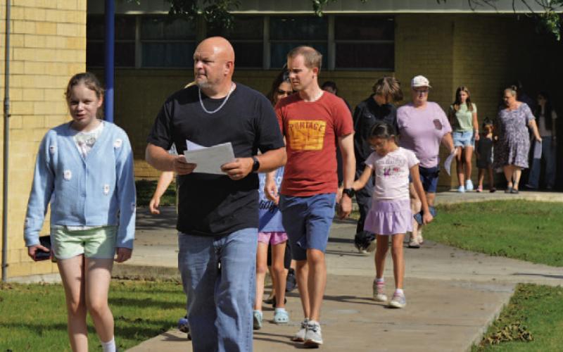 Parents and students were busy walking around the Lampasas Middle School campus to meet their teachers for the new 2025-- 2026 school year. ERICK MITCHELL | DISPATCH RECORD