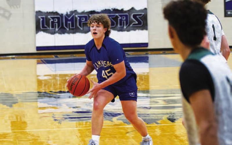 HUNTER KING | DISPATCH RECORD Aidan Nuckles looks to make a pass against Canyon Lake.