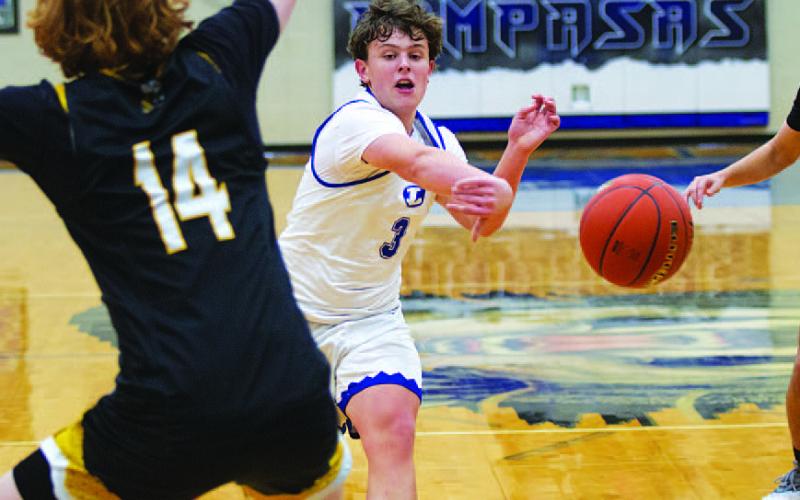 Aidan Nuckles passes the ball between defenders during a recent game agaisnt Gatesville. HUNTER KING | DISPATCH RECORD
