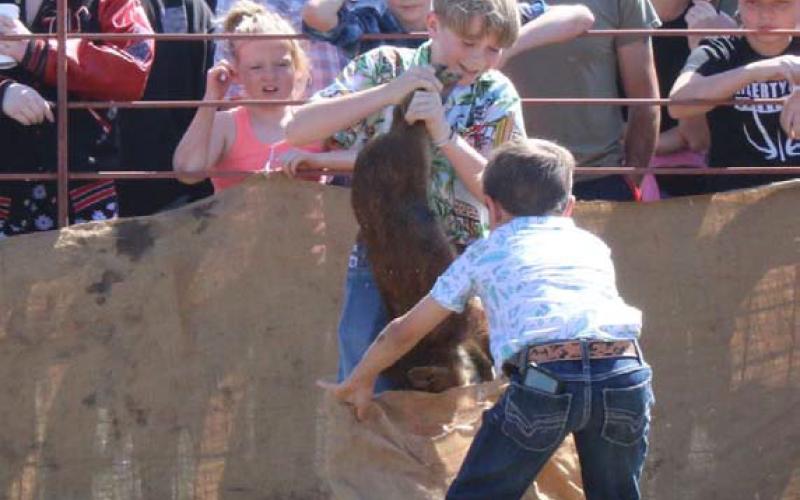 MASON HINES | DISPATCH RECORD Lucky Bumpas and Trig Bumpas captivated the audience during the junior division of the hog sacking contest.