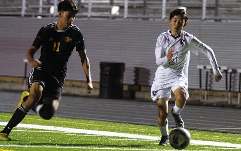 FILE PHOTO Kent Ashley is now in his junior season after starting as a sophomore last year.