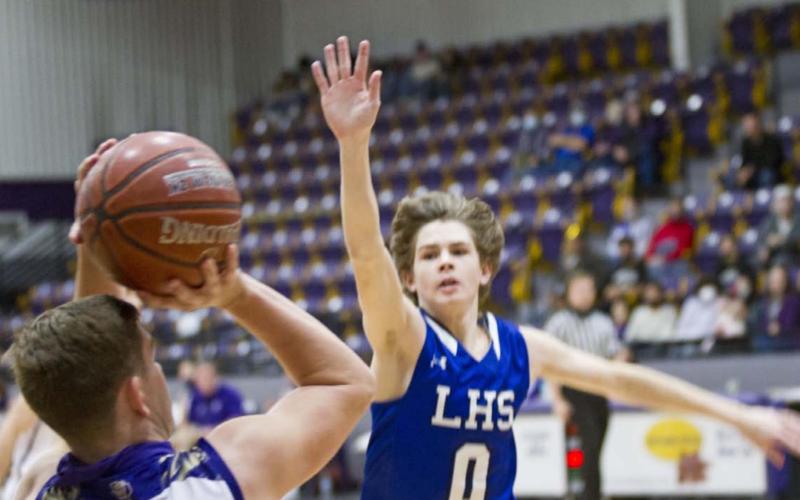 Nate Borchardt (0) defends a shot near the perimeter in the Badgers’ 81-39 victory at San Saba on Monday. JEFF LOWE | DISPATCH RECORD