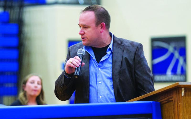 Aaron Nuckles speaks to his team during the awards banquet Monday night. HUNTER KING | DISPATCH RECORD