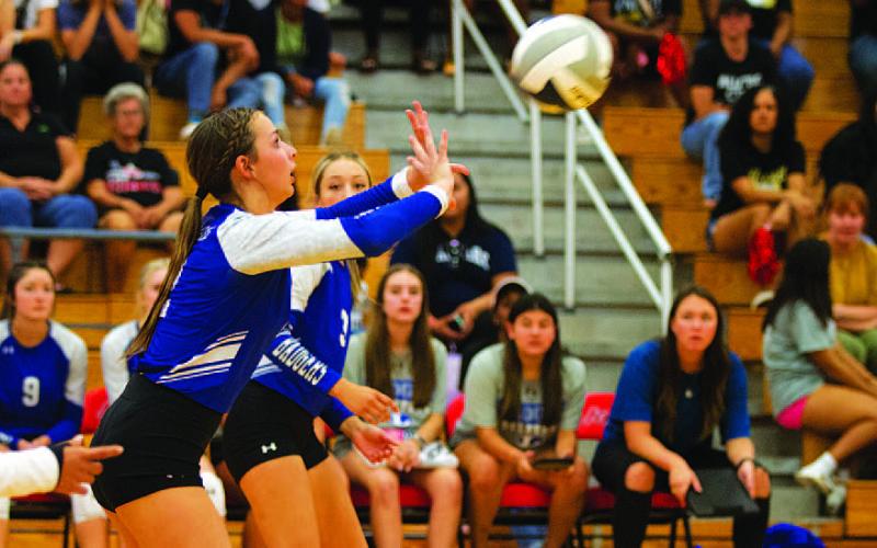 Landry White passes to a teammate during an early-season contest against Harker Heights. HUNTER KING | DISPATCH RECORD