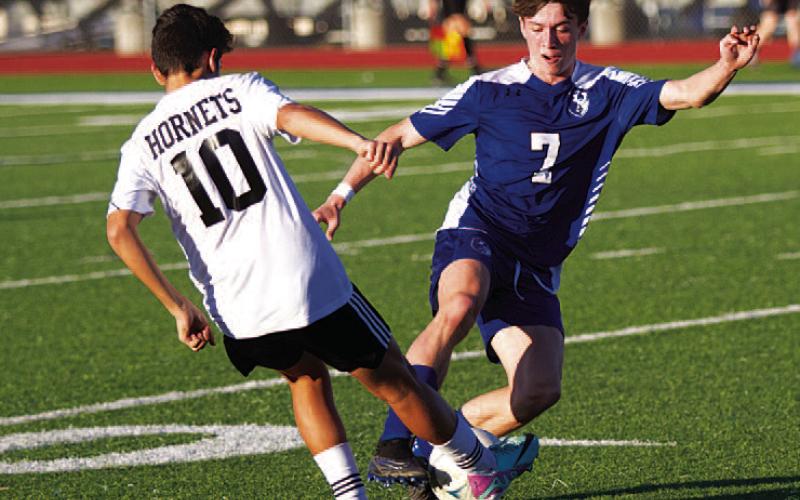 Cooper Pfaltzgraff dribbles around a Gatesville player during last Friday’s match. HUNTER KING | DISPATCH RECORD