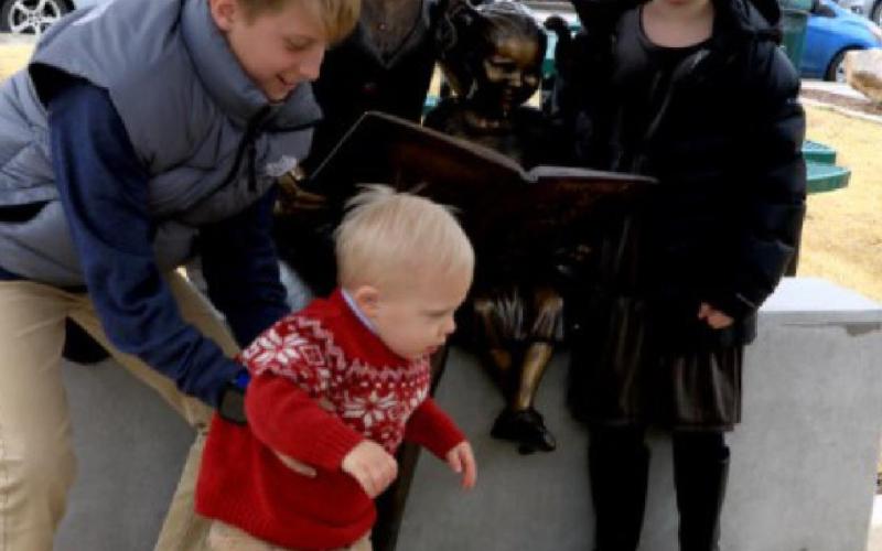 Sculpture unveiled at library