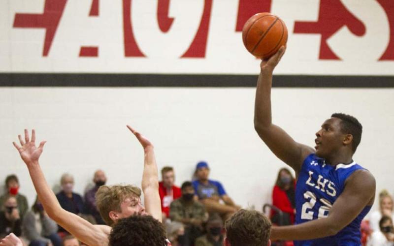 Mike Murray (22) led Lampasas with 15 points on Tuesday, playing at Salado. JEFF LOWE | DISPATCH RECORD