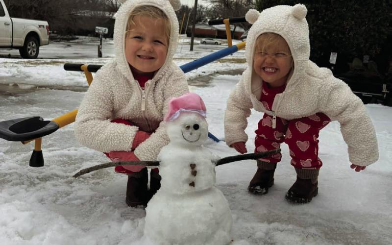 From left, Peyton and Henley Frankhouser had fun building their own personal Frosty the Snowman. BRAILEY FRANKHOUSE | COURTESY PHOTO