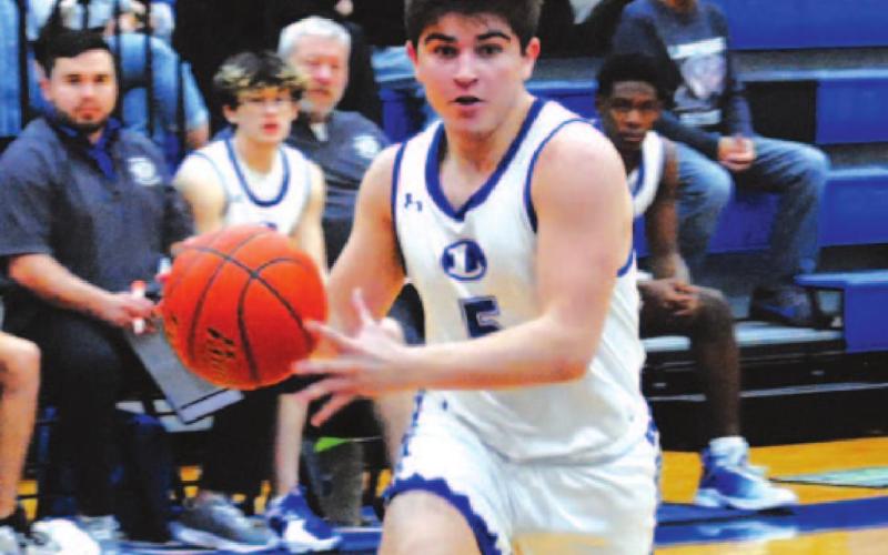 Dax Brookreson drives to the basket for a layup in the second half against Gatesville. HUNTER KING | DISPATCH RECORD