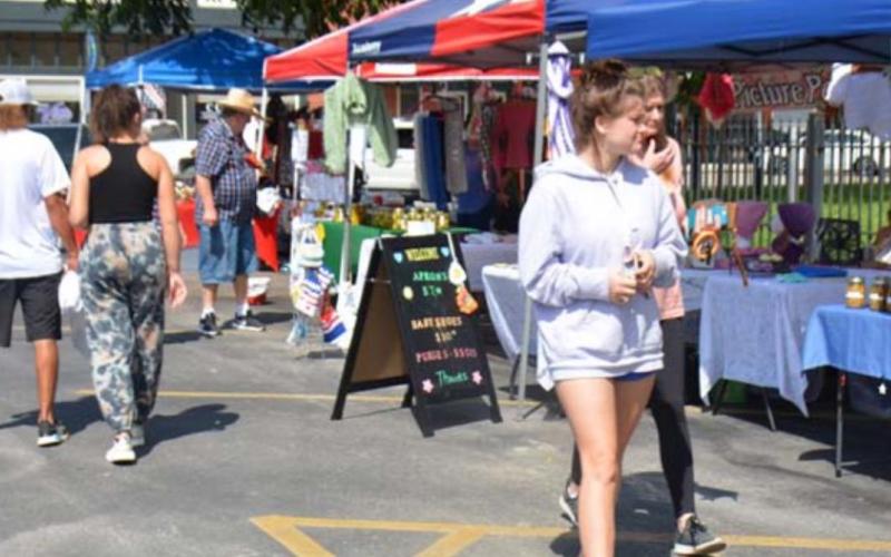 Market visitors enjoy crafts and vendors downtown