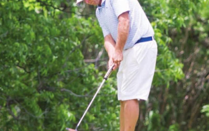 Justin Schulze hits a putt during last year’s tournament. He will look to defend his title this year. FILE PHOTO