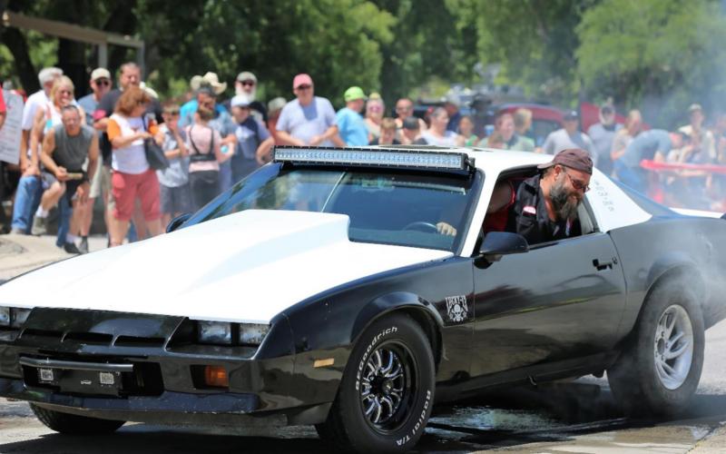 Annual car cruise draws hundreds to park