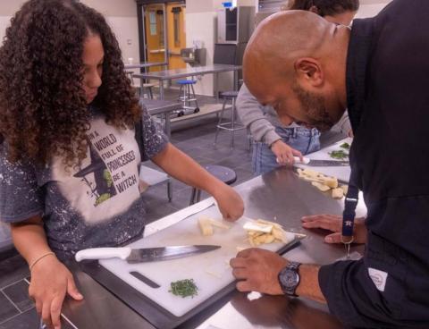 Chef Jason Walsh instructs Brigae Wooten on proper culinary presentation techniques. MICHAEL CUVIELLO | DISPATCH RECORD