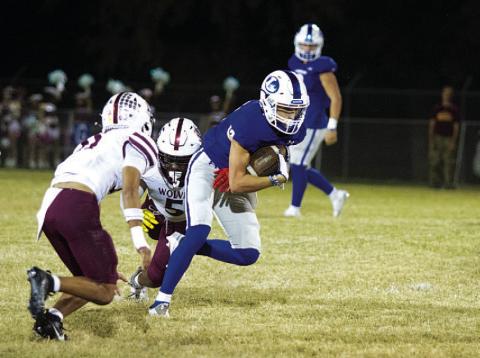 HUNTER KING | DISPATCH RECORD Bryson Roberts makes two Davenport tacklers miss in last week’s game.