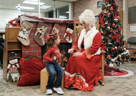 Evelyn Johnson chats with Mrs. Claus at the Lampasas Public Library on Saturday during the Carol of Lights festivities. Mrs. Claus will return to Lampasas for Christmas on the Creek this Saturday. gabriela sangache |Dispatch Record