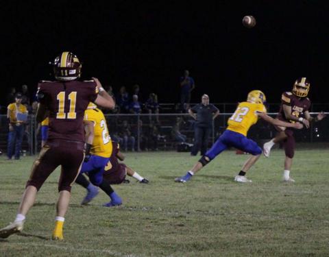 Alonso Caso throws a pass down field looking for D.J. Smart during the Hornets’ 69-20 mercy rule win over Rochelle last Friday night. JESSICA MALDONADO | DISPATCH RECORD