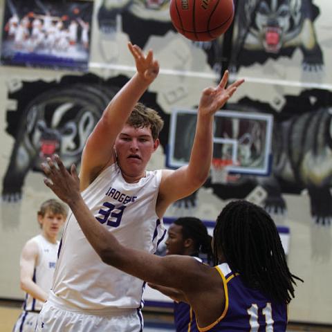 HUNTER KING | DISPATCH RECORD Beau Patterson passes to a teammate during the Badgers’ monday game against Copperas Cove.