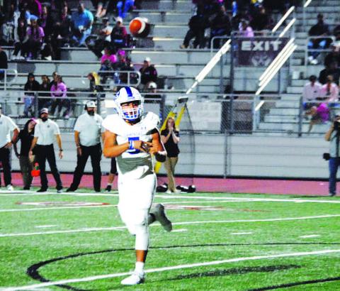 David Flores flips a pass to the flat against Davenport. HUNTER KING | DISPATCH RECORD