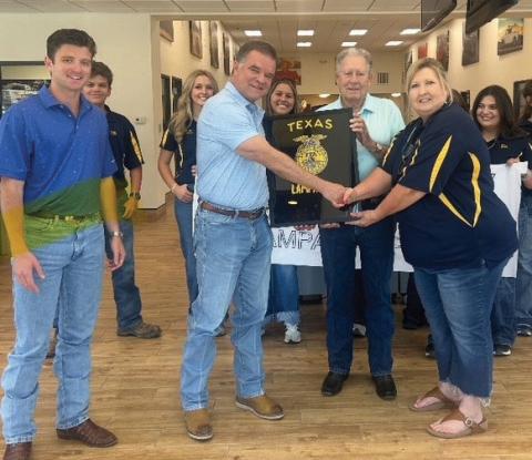 Recognizing community supporter