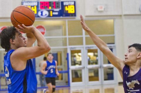 Tak Stinnett shoots from the perimeter against Marble Falls on Thursday. JEFF LOWE | DISPATCH RECORD