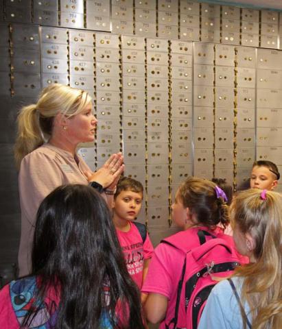 Hanna Springs third-graders tour downtown