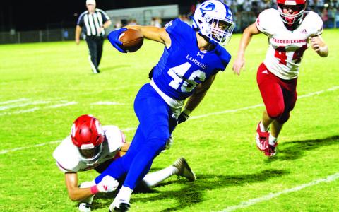 Haegan Oncken makes one tackler miss during last week’s contest at home. Lampasas will head to Salado this week. HUNTER KING | DISPATCH RECORD