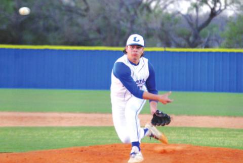Tak Stinnett releases a curveball during last Friday’s game against Brownwood. He threw six shutout innings in the contest. HUNTER KING | DISPATCH RECORD