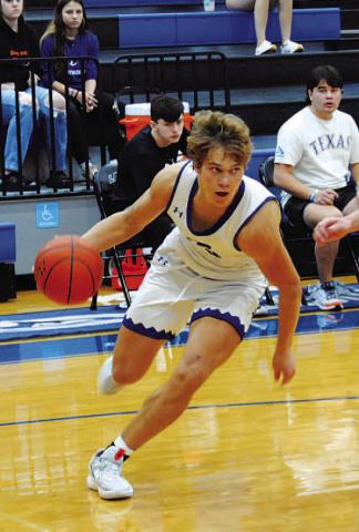 Haegan Oncken drives down the baseline and looks for a teammate. HUNTER KING | DISPATCH RECORD