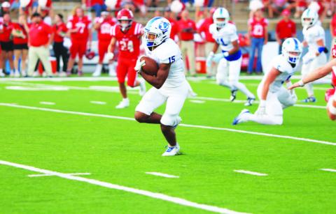 MICHAEL KUEHNE | KDIGITAL PRO Wesley Stephens breaks into the open field for his long touchdown run.