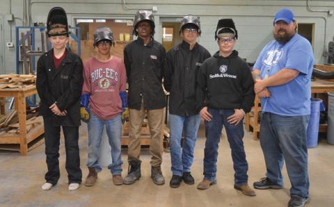 erick mitchell | dispatch record LMS welding students Mason Wilkinson, Jose Martinez, Tre Taylor, John Lake and Jace Winger, along with their instructor Rocky Wolfe pose for a photo during last Friday’s T-joint welding competition.