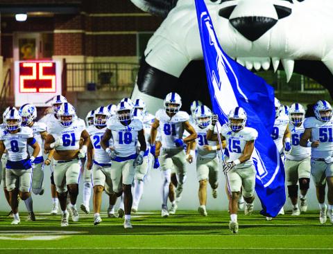 Lampasas will kick off against Uvalde tonight around 7:30 p.m. HUNTER KING | DISPATCH RECORD