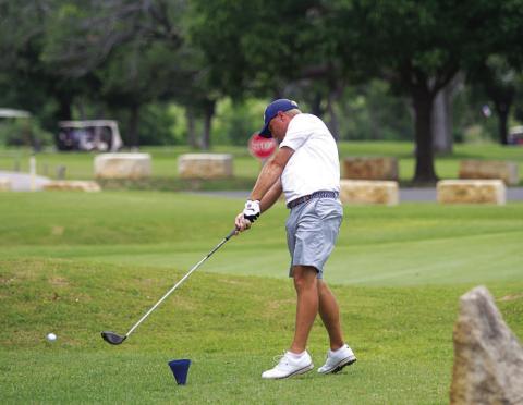 Justin Schulze tees off on the first tee during Monday’s final round. HUNTER KING | DISPATCH RECORD
