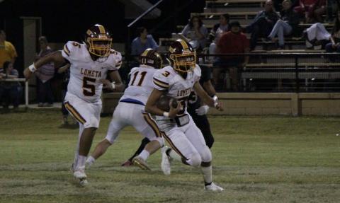 Alonso Caso runs in the open field as Elijah Gonzales looks to block for him during the Hornets’ win last Friday. JESSICA MALDONADO | DISPATCH RECORD