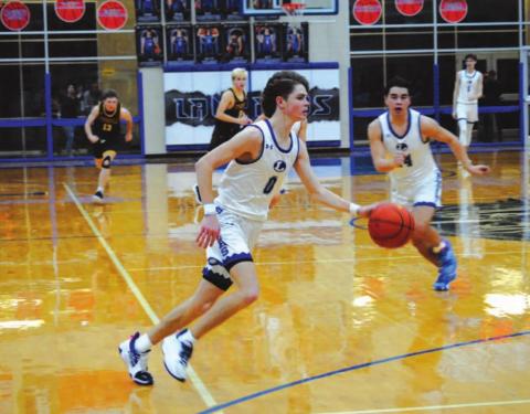 Nate Borchardt drives to the basket during Tuesday’s game against Stephenville. HUNTER KING | DISPATCH RECORD